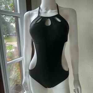 Mossimo cut out one piece swimsuit